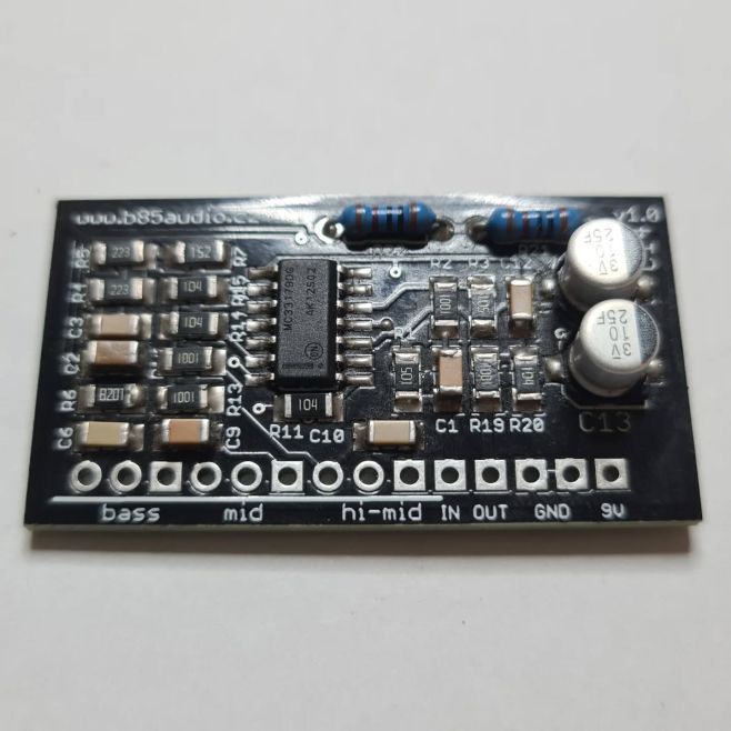 Nový preamp do baskytary. #b85audio #bassguitar #preamp #basspreamp #hrajetojakokrava #baskytara #basseffect #bass...